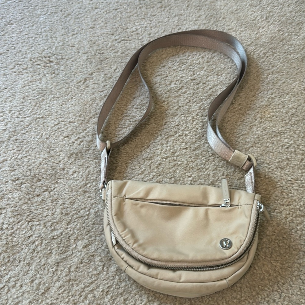 Lululemon All Night Festival Bag 2.0 L- Beige